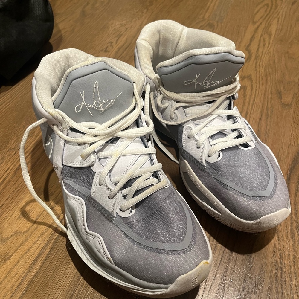 Nike Kyrie Infinity TB Men’s 10.5 Basketball Shoes